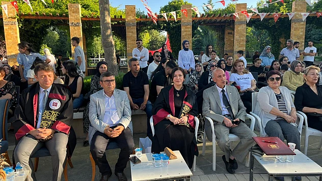 Fırat Üniversitesi Sivrice MYO ve Devlet Konservatuvarı öğrencileri geleceğe uğurlandı