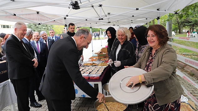 Fırat Üniversitesinde öğrenciler yararına hayır kermesi düzenlendi