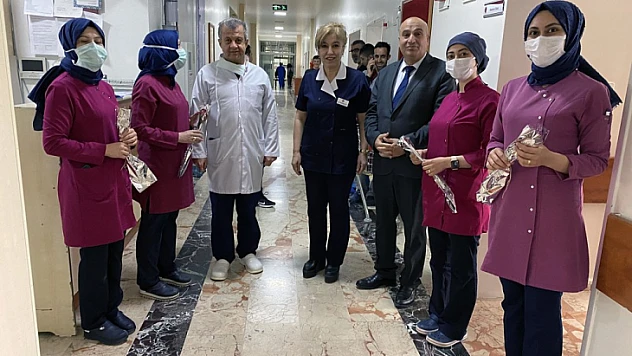 FÜ Hastanesi'nde hemşireler unutulmadı