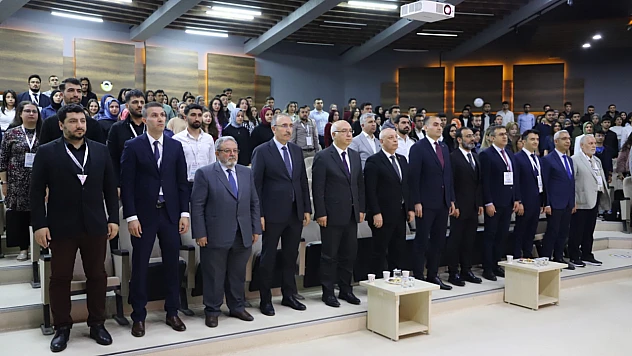 FÜ, Uluslararası Ekonomi Finans ve İşletme Kongresi'ne ev sahipliği yaptı