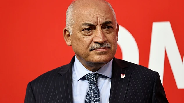 Futbol liglerindeki maçlar süresiz ertelendi!