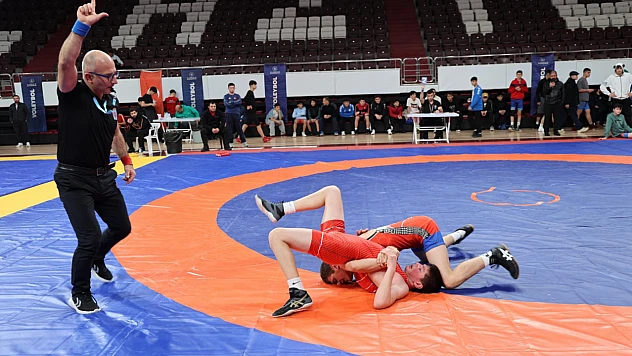 Güreşçiler Elazığ'da mindere çıkıyor