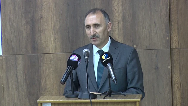 İhsan Fazlıoğlu, İslam Medeniyeti konulu konferansa katıldı 