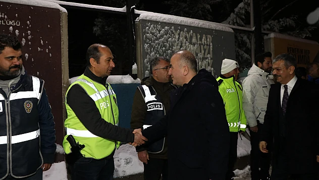 İl Protokolü görev başındaki personellerin yeni yılını kutladı