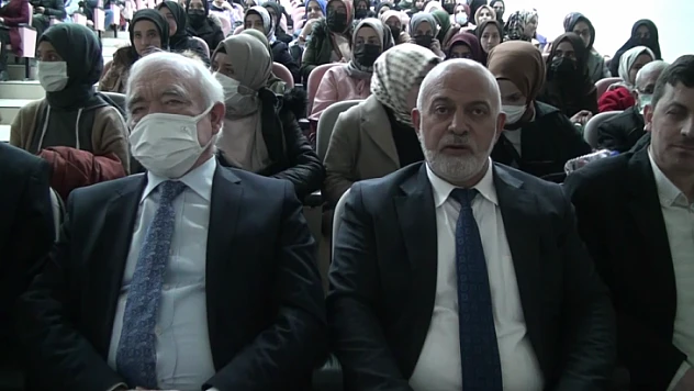 Karaman, İlahiyat Fakültesi öğrencileri ile buluştu