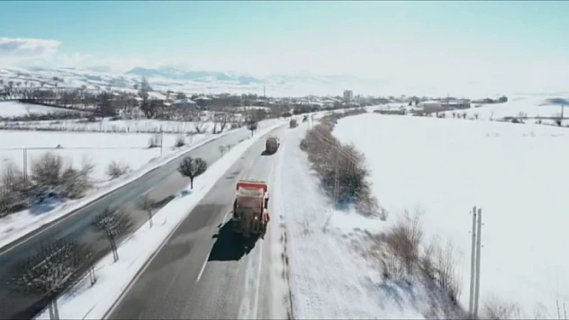 Karayolları ekiplerinden büyük mücadele