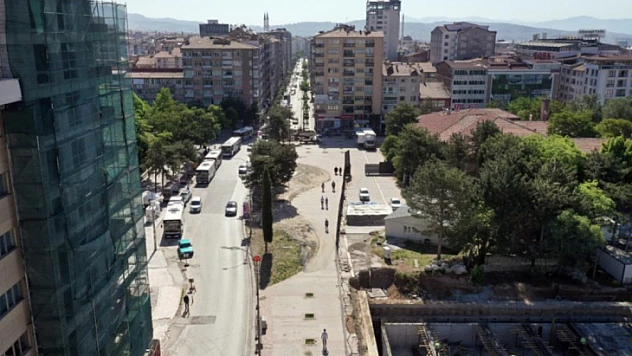 Kent Meydanı çalışma sahasındaki ağaçlar taşınacak