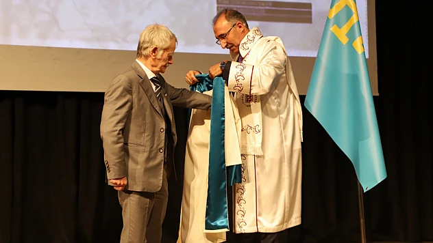 Kırımoğlu'na, FÜ tarafından fahri doktora unvanı takdim edildi