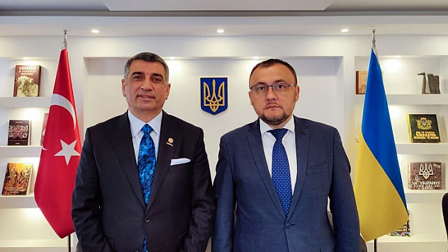 Milletvekili Erol, Büyükelçi Vasyl Bodnar ile bir araya geldi 