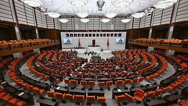 Milletvekili Gürsel Erol'dan TBMM'de sessiz protesto