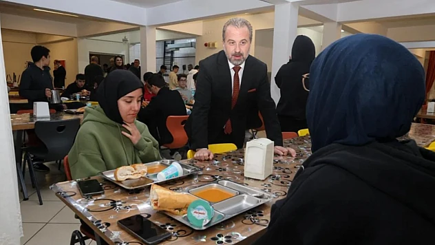 Müdür Şahin, öğrencilerle yemekte buluştu