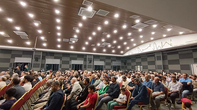 'Namaz ve Direniş' konferansı yoğun katılımla gerçekleşti