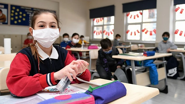 Öğrencilerin karnelerini nasıl alacakları belli oldu 