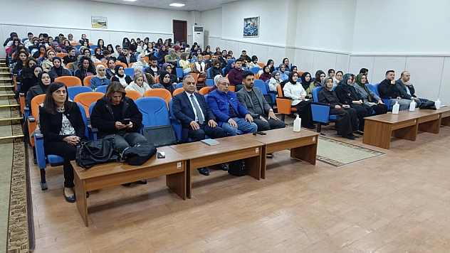 'Öğretmenlik Kimliği ve Mesleki Yolculuk' konuşuldu