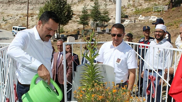 Şehit Öğretmen Rüstem Şen Ağın'da anıldı