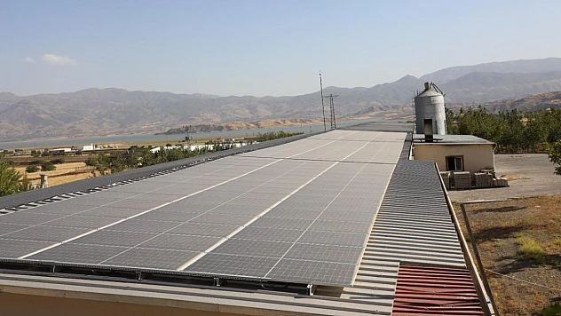 Taşkesen, Kovancılar'da üreticilerle bir araya geldi