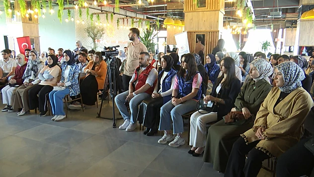 Vali Hatipoğlu, gençlerle buluştu