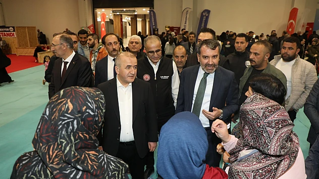 Vali Hatipoğlu iftarda öğrencilerle bir araya geldi