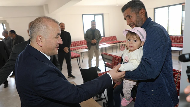 Vali Hatipoğlu, Karşıyaka Mahallesi Taziye Evi'nde incelemelerde bulundu