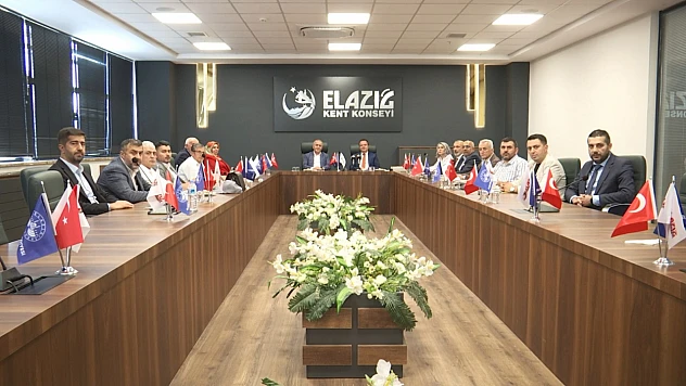 Vali Hatipoğlu, Kent Konseyi toplantısına katıldı