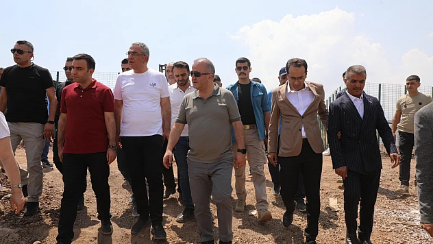 Vali Hatipoğlu, Kovancılardaki sokak hayvanları barınağı inşaatını inceledi