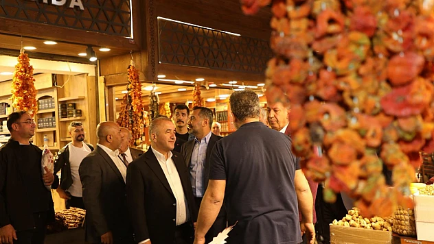 Vali Hatipoğlu, tarihi Kapalı Çarşı esnafıyla bir araya geldi