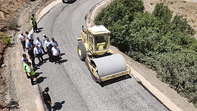 Vali Hatipoğlu, yol yapım çalışmalarını inceledi