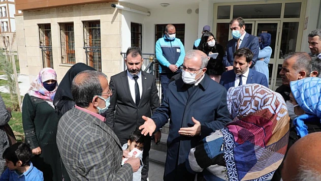 Vali Toraman deprem konutlarında incelemelerde bulundu 