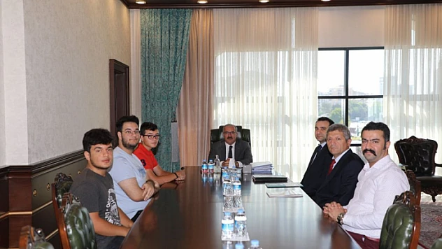 Vali Toraman, öğrencileri ödüllendirdi 