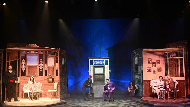 'Yalancının Mumu' Elazığ'da kapalı gişe sahnelendi