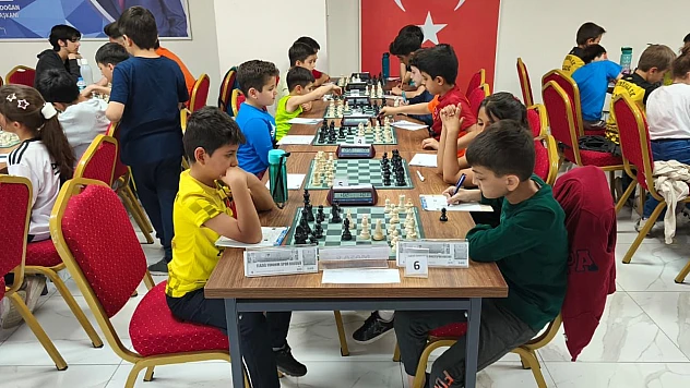 Yaşayan stadyumda satranç heyecanı