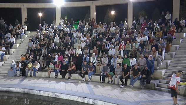 Yaz Şenliklerinde sanatçı Emrah Güllü sahne aldı 