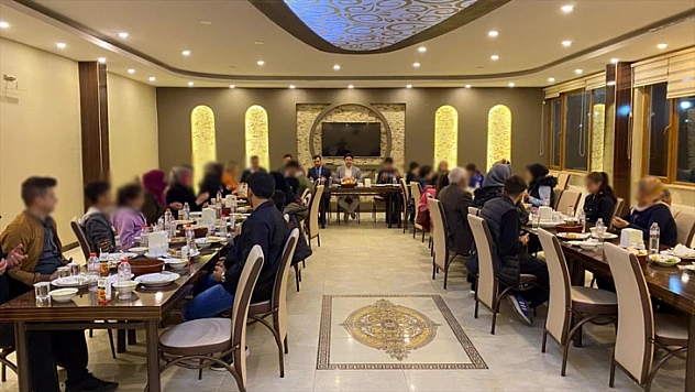 Yetim ve öksüz çocuklar için iftar verildi