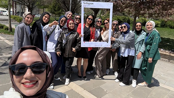 'Adım Adım Geleceğe Ebeler Yürüyor' etkinliği