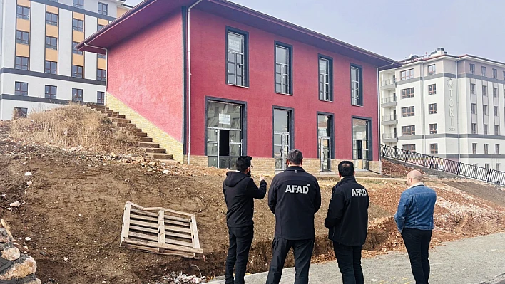 AFAD Müdürü Giyik, tamamlanma aşamasındaki konutları inceledi