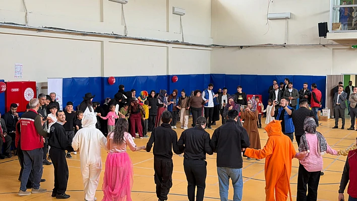 AK Parti Gençlik Kollarından 'Aramızdaki Engelleri Kaldırıyoruz' etkinliği