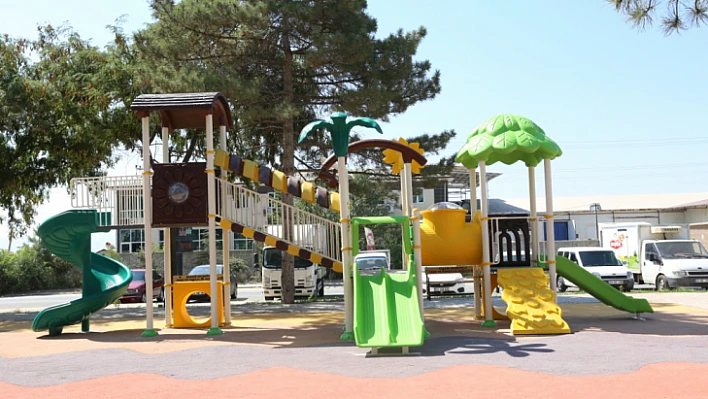 Aksaray Mahallesi'ne yeni oyun parkı ve spor alanı yapıldı