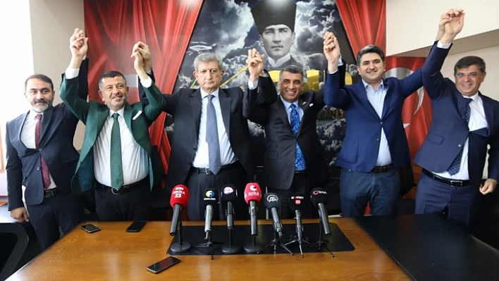 Ali Özcan bağımsız adaylıktan çekildi