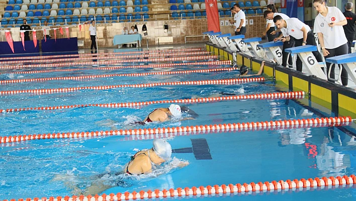 Analig yüzme heyecanı Elazığ'da yaşandı