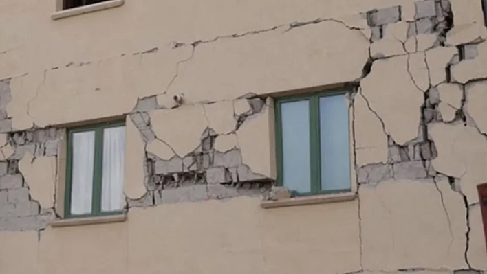 Bakan Murat Kurum, orta hasarlı binalar ile ilgili açıklama yaptı