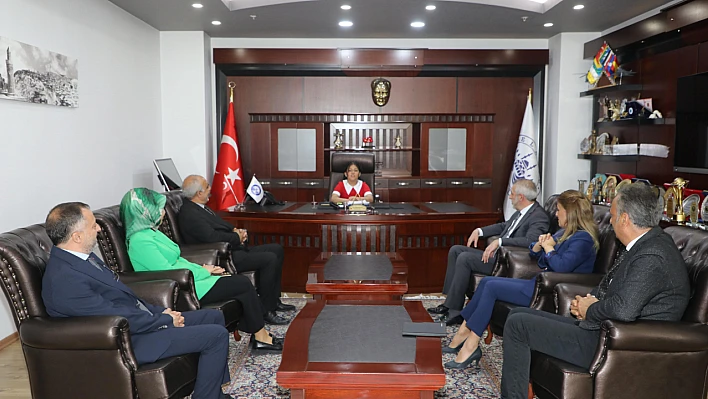 Başkan Şerifoğulları'nın makamını, minik öğrenci Birici devraldı