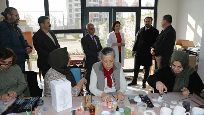 Başkan Şerifoğulları Sosyal Yaşam Merkezi'ni ziyaret etti 