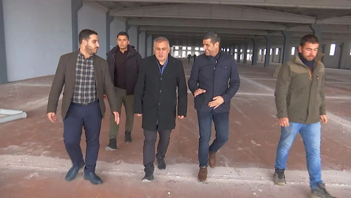 Bulut, OSB'deki ayakkabı ve çanta fabrikasını inceledi 