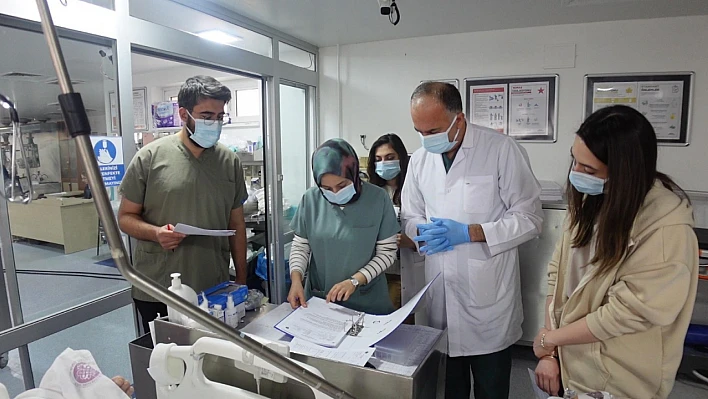 Çakmak, FÜ dahili yoğun bakım ünitesi hakkında bilgiler verdi