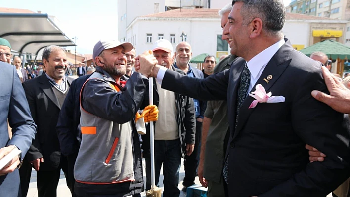 CHP'li Erol'a vatandaşlardan yoğun ilgi