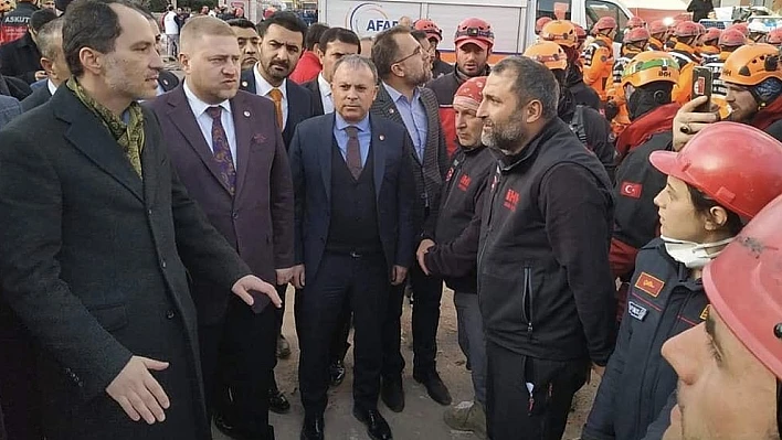 Yeniden Refah Lideri Erbakan, deprem bölgesi Elazığʹa geldi