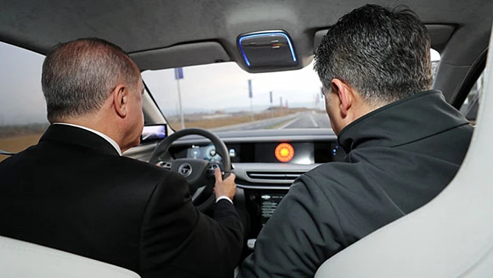 Cumhurbaşkanı Erdoğan, yerli ve milli otomobili kullandı