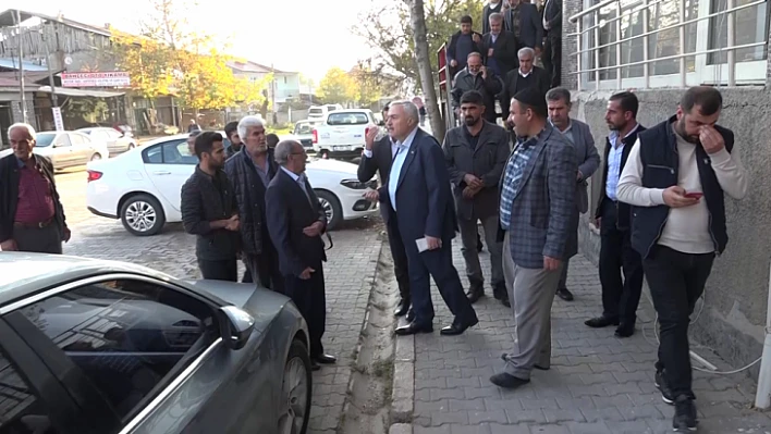 Demirbağ, Palu'da esnaf ve vatandaşlar ile bir araya geldi