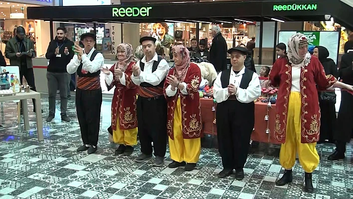 Down Sendromlu bireylerin el emekleri sergilendi
