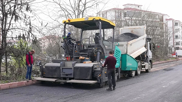 Elazığ Belediyesi, 1000 metrelik yolda asfalt serimi gerçekleştiriyor